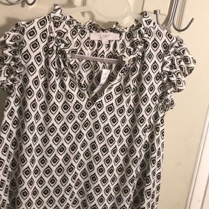 V neck top with ruffles on the neckline and sleeve